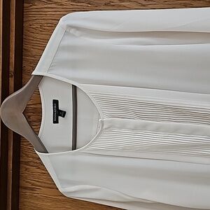 EUC Banana Republic Flowy Pleated Blouse size S/M